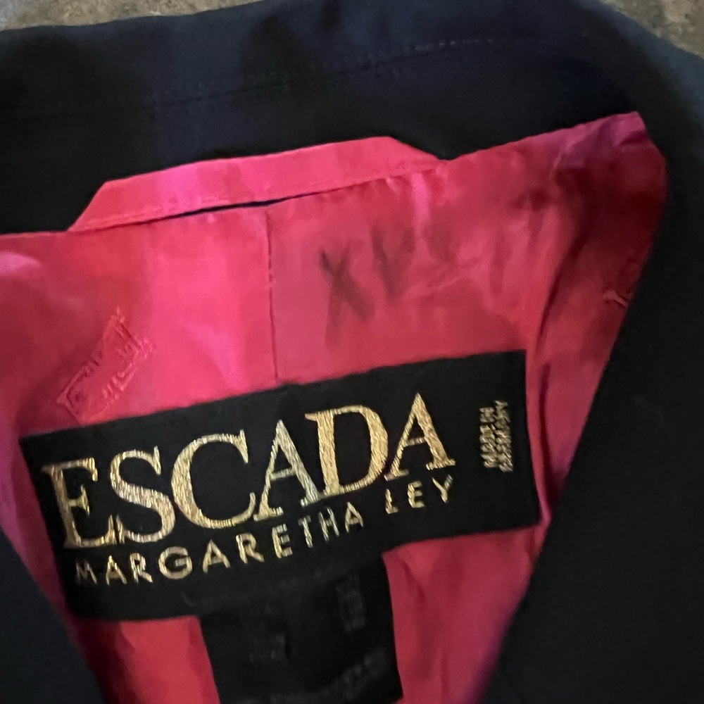 Escada 80’s Black Italian wool Blazer -neon piping trim & gold buttons - Picture 2 of 4
